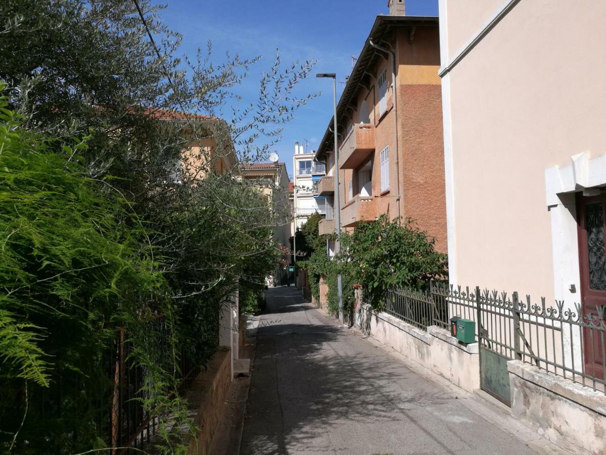 L'Amandine ,45 M2 Terrasse Et Garage Centre Ville Saint-Raphaël Exteriör bild
