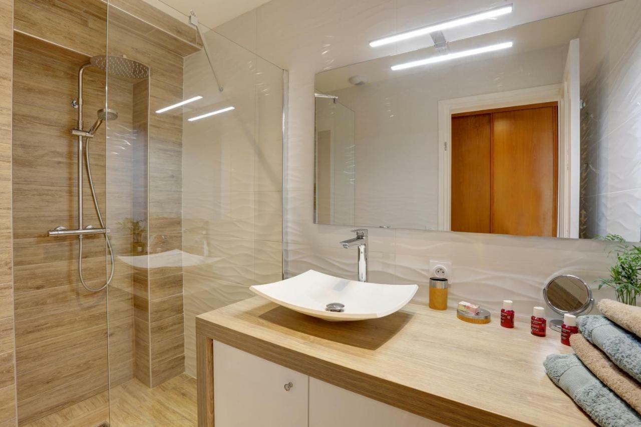 L'Amandine ,45 M2 Terrasse Et Garage Centre Ville Saint-Raphaël Exteriör bild